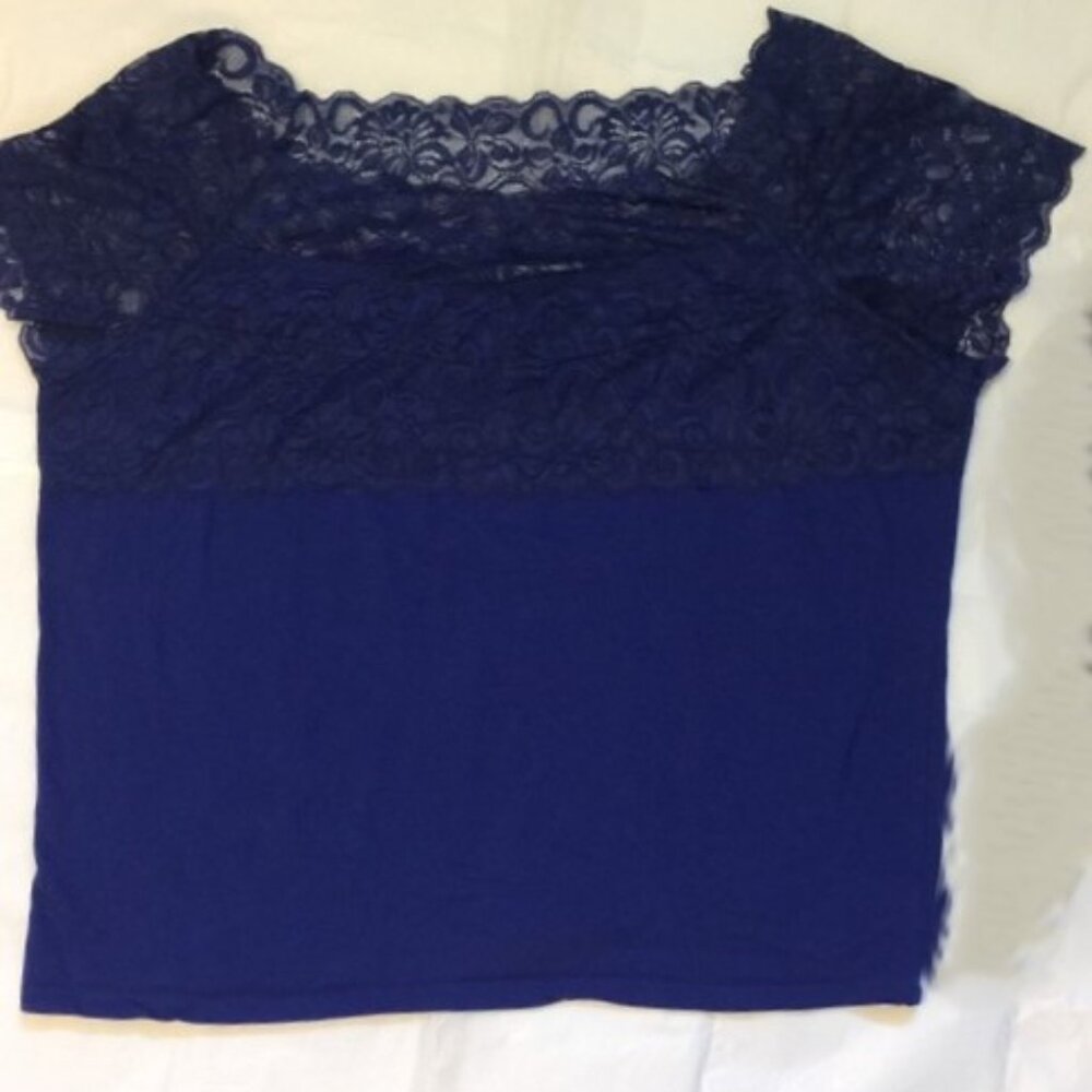 💕 3/$25 💕 Avenue of the Stars Blue Lace Top 1X